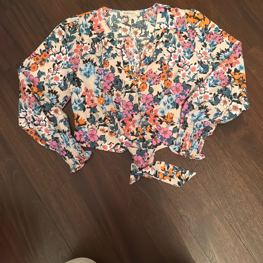 BCBGeneration Cropped Floral Top - Picture 4 of 7